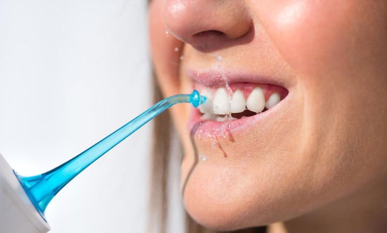بررسی تفاوت واتر جت خانگی با دندانپزشکی